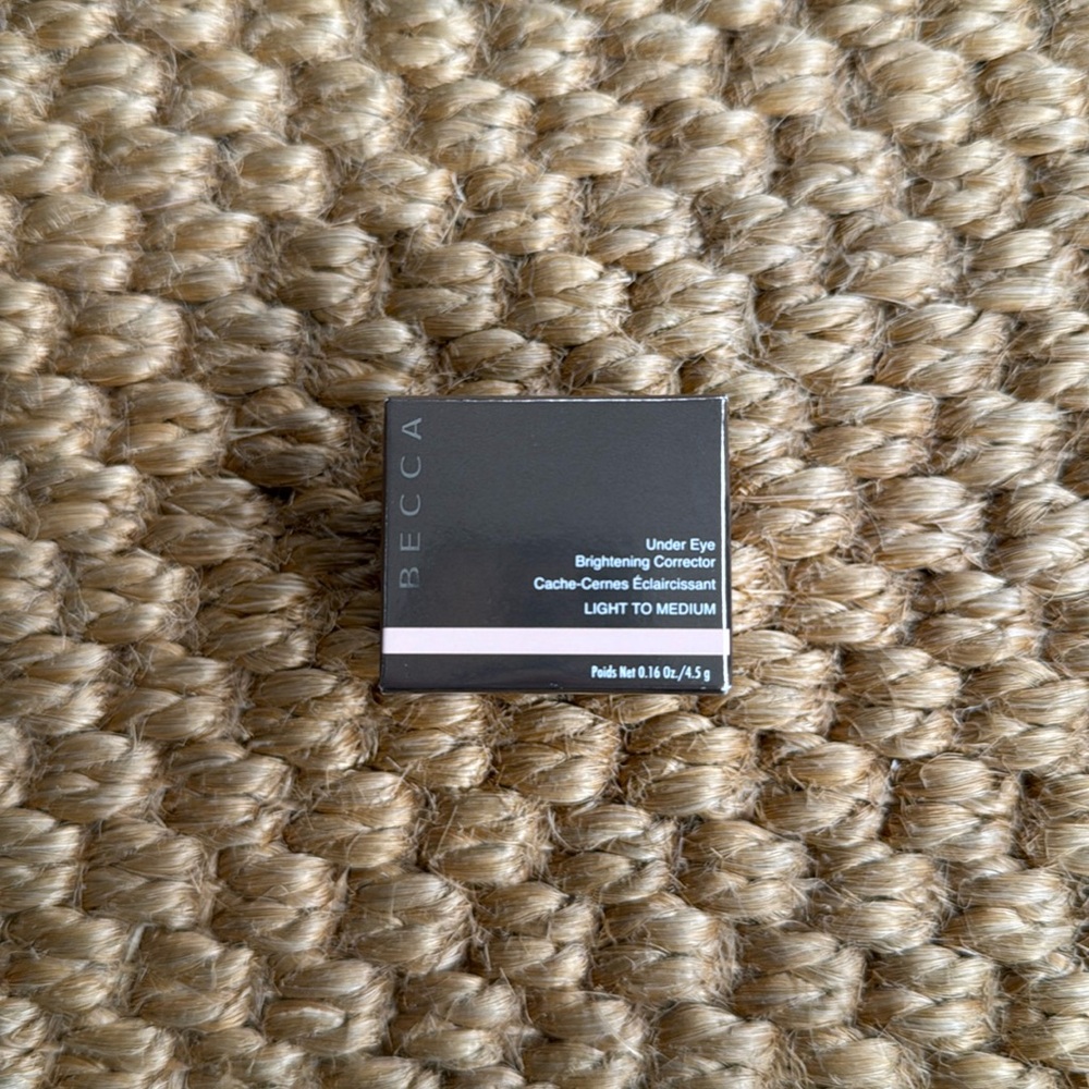 NWT - NIB - Becca under Eye Brightening Corrector - light to medium